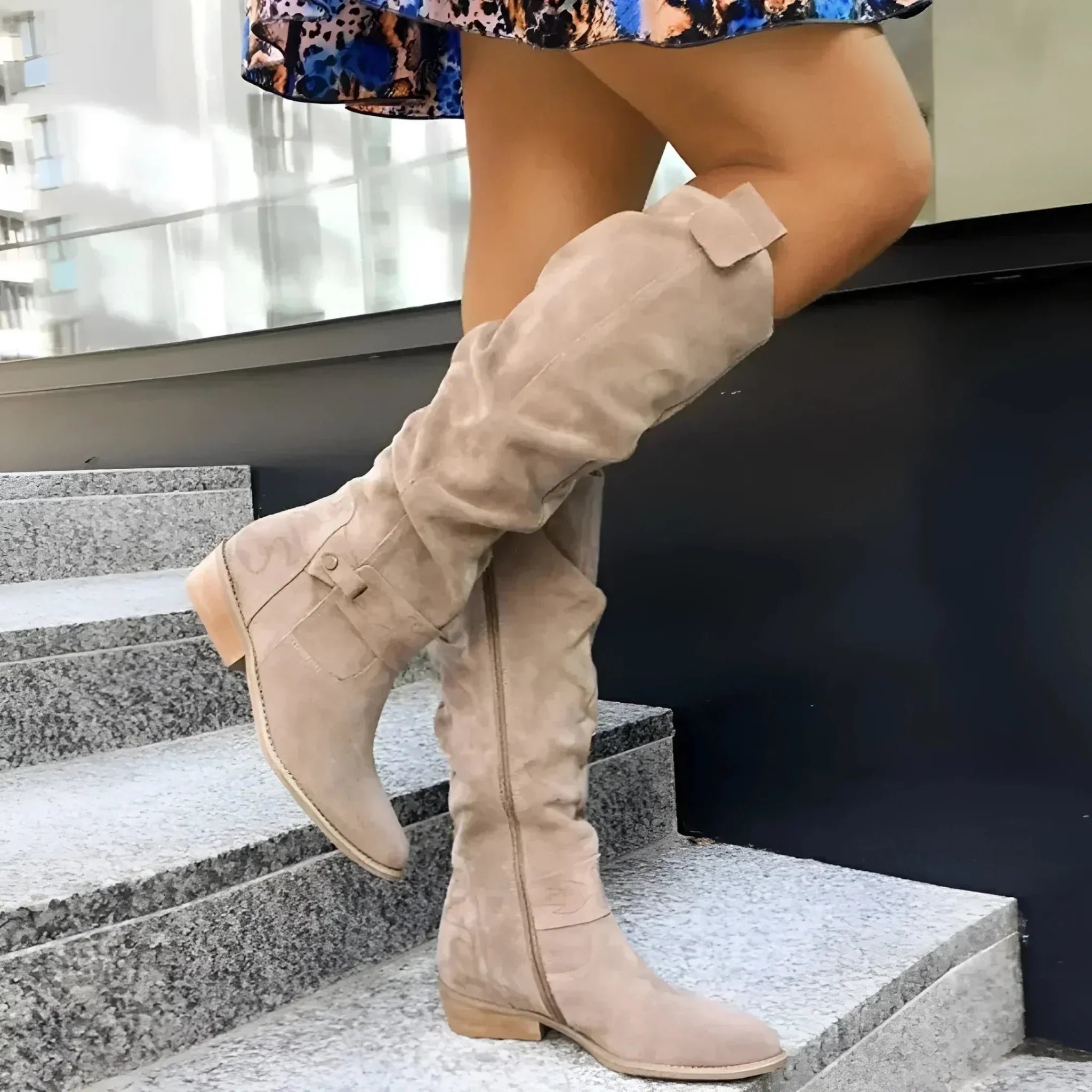 Bottes Hautes Femme en Suédine avec Semelle Antidérapante – Élégance et Confort pour Toutes les Saisons