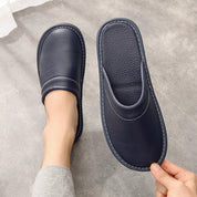 Hugo | Chaussons femme en cuir végan – Confort, élégance & détente à la maison